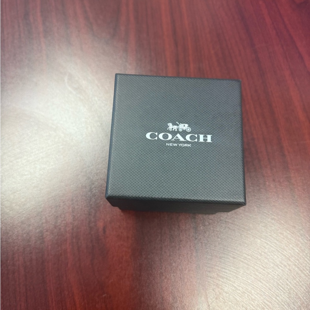 Coach Gold Luxury Watch - Picture 2 of 3